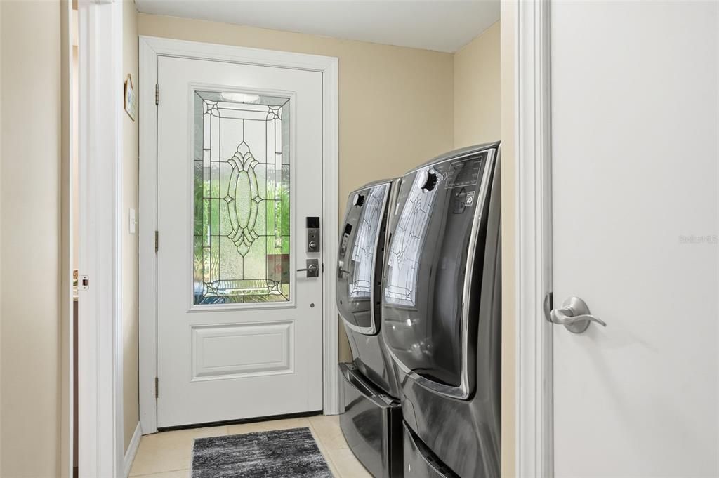 For Sale: $214,900 (2 beds, 2 baths, 1408 Square Feet)