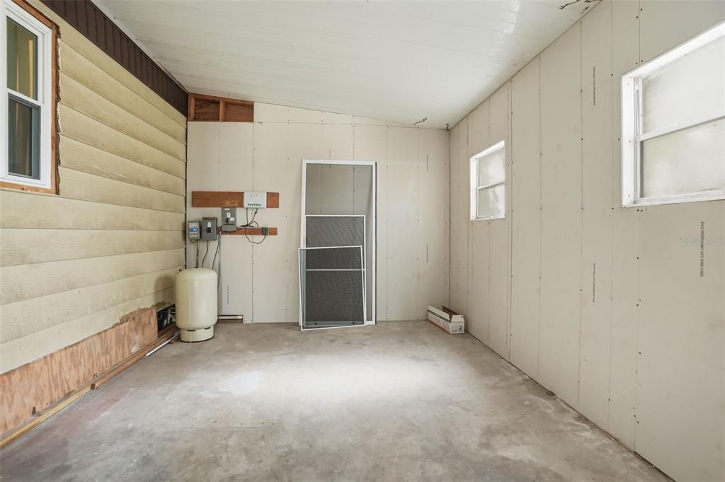 For Sale: $214,900 (2 beds, 2 baths, 1408 Square Feet)