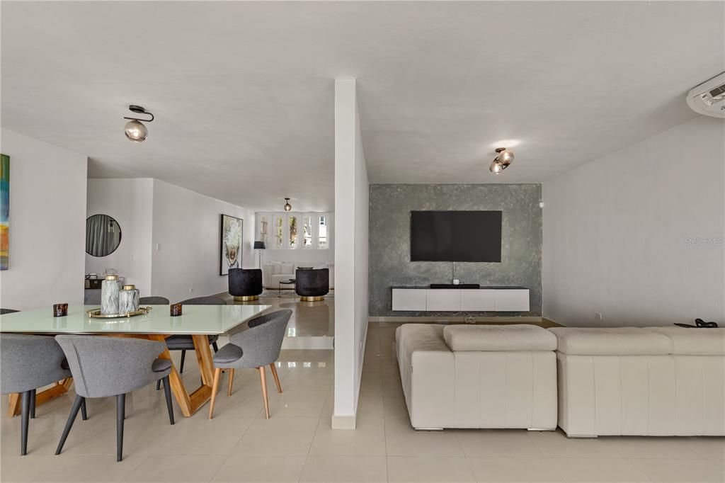 出租: $6,400 (5 贝兹, 2 浴室, 3500 平方英尺)