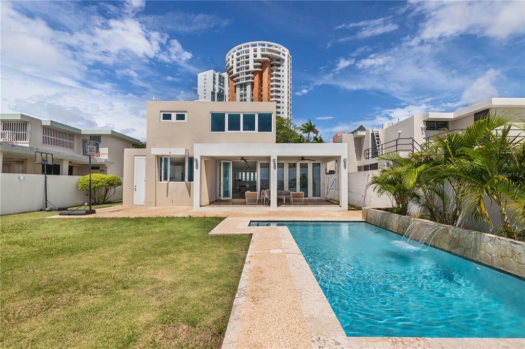 出租: $6,400 (5 贝兹, 2 浴室, 3500 平方英尺)