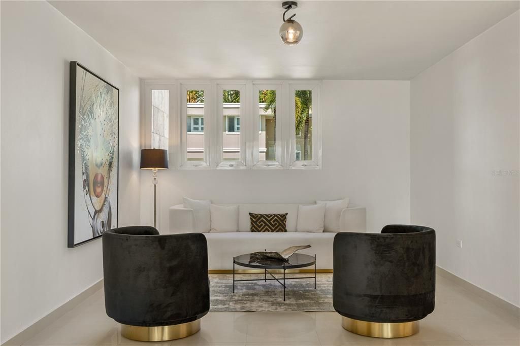 出租: $6,400 (5 贝兹, 2 浴室, 3500 平方英尺)