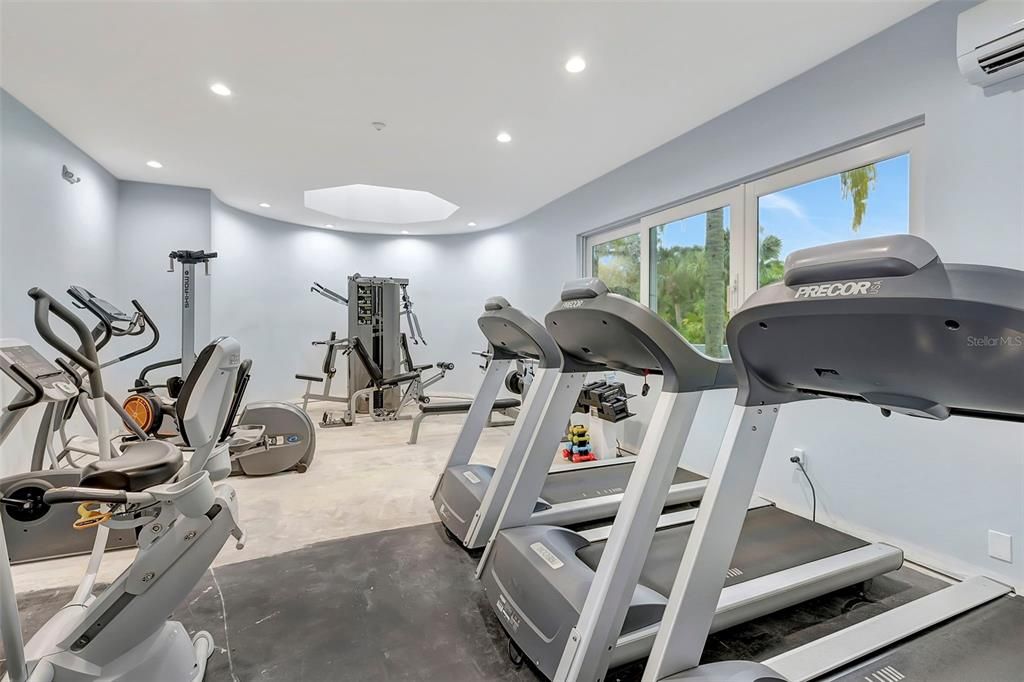 For Sale: $949,000 (3 beds, 2 baths, 2400 Square Feet)