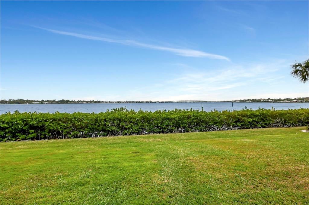 For Sale: $949,000 (3 beds, 2 baths, 2400 Square Feet)