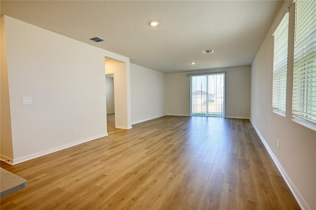 For Rent: $1,990 (4 beds, 2 baths, 1607 Square Feet)