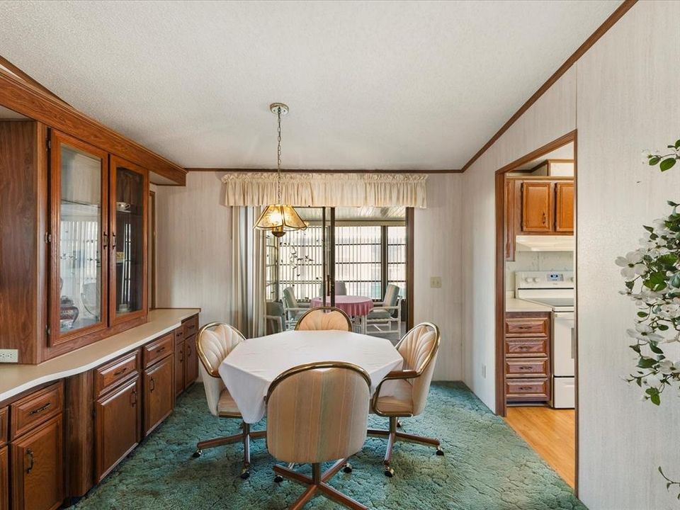 合同活跃: $165,000 (2 贝兹, 2 浴室, 1248 平方英尺)