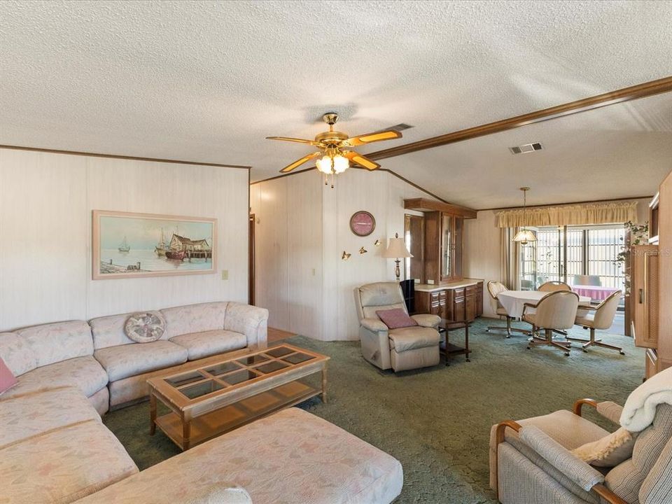 合同活跃: $165,000 (2 贝兹, 2 浴室, 1248 平方英尺)