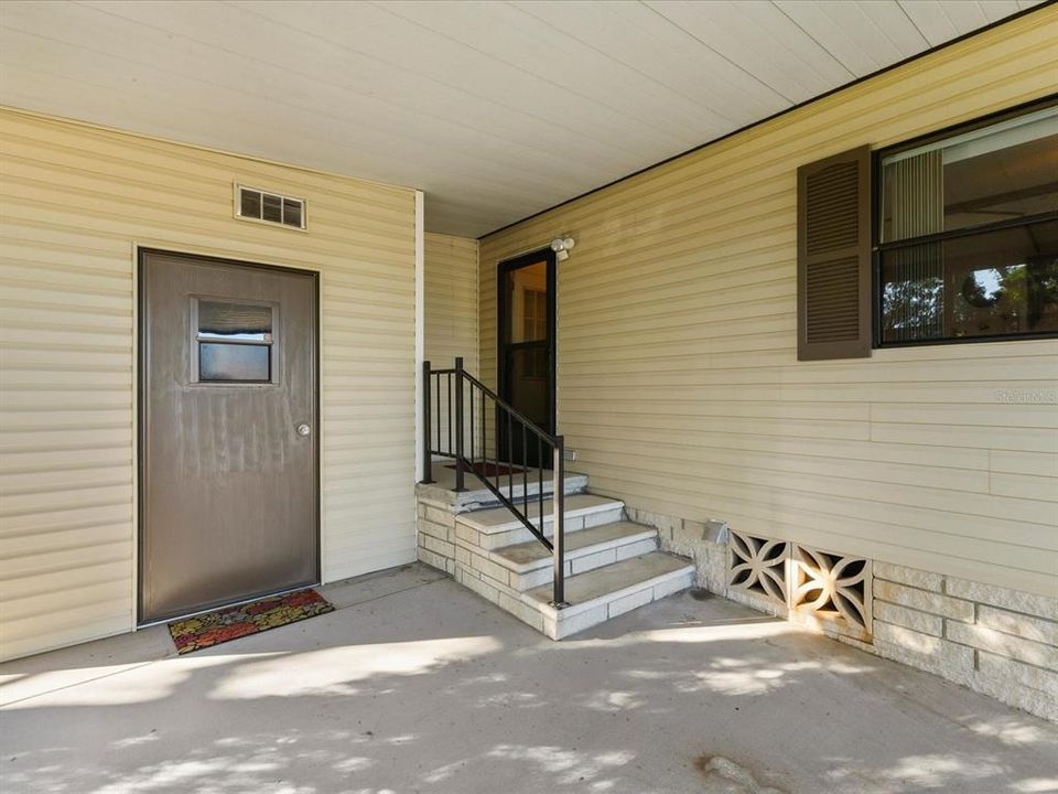 合同活跃: $165,000 (2 贝兹, 2 浴室, 1248 平方英尺)