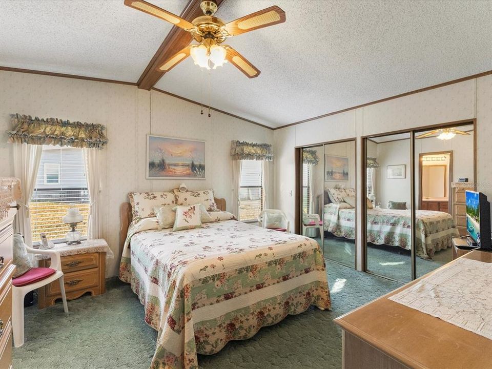 合同活跃: $165,000 (2 贝兹, 2 浴室, 1248 平方英尺)