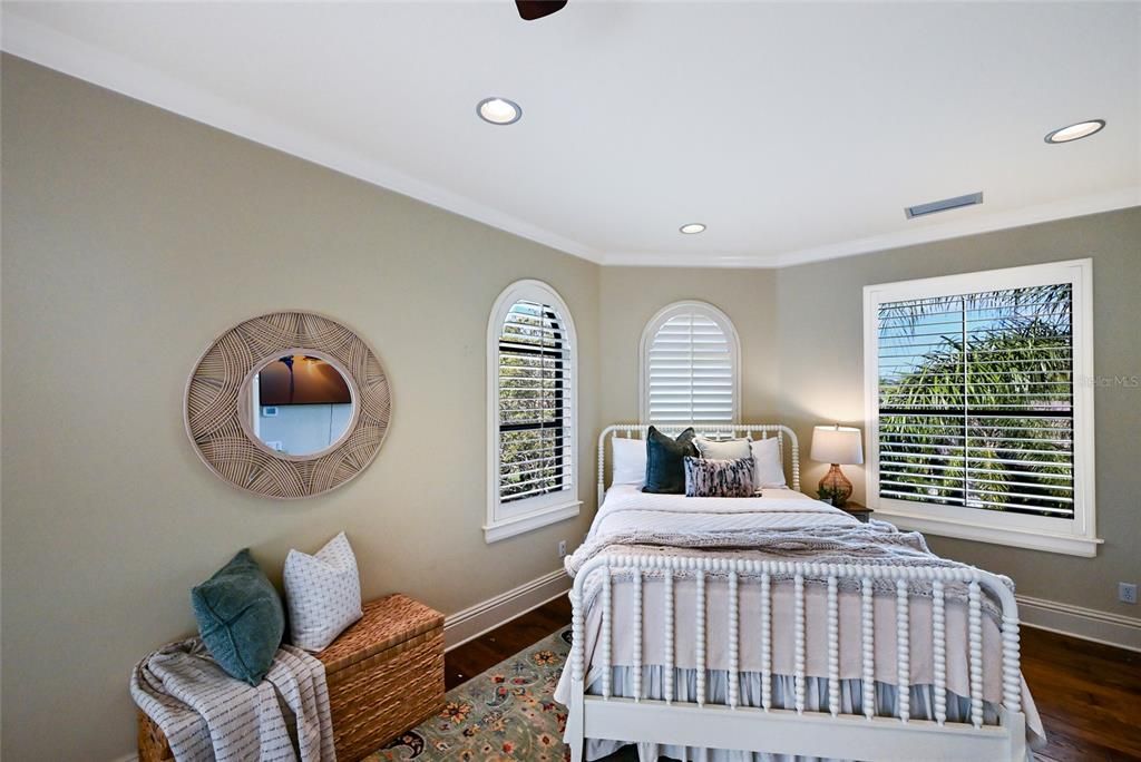 For Sale: $3,350,000 (4 beds, 5 baths, 6376 Square Feet)