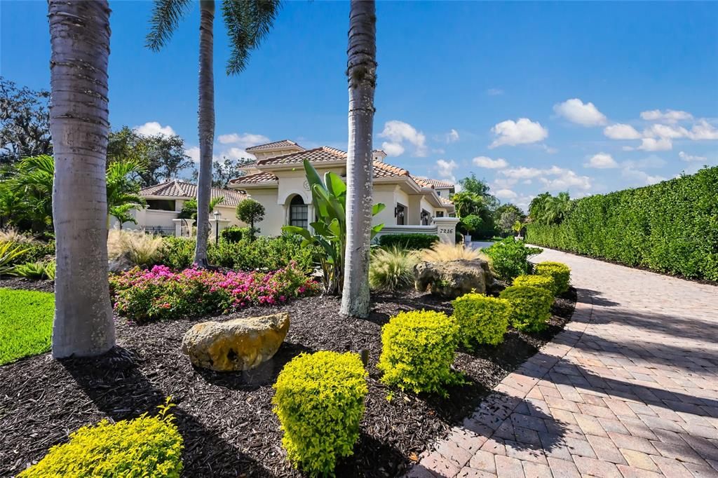 For Sale: $3,350,000 (4 beds, 5 baths, 6376 Square Feet)