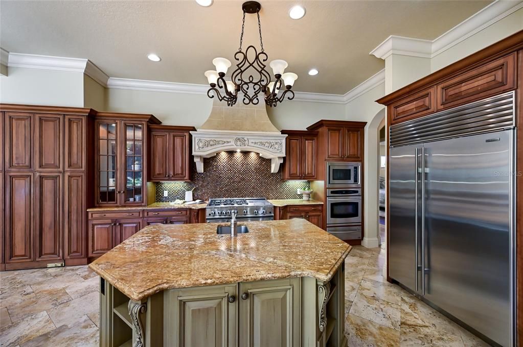 For Sale: $3,350,000 (4 beds, 5 baths, 6376 Square Feet)