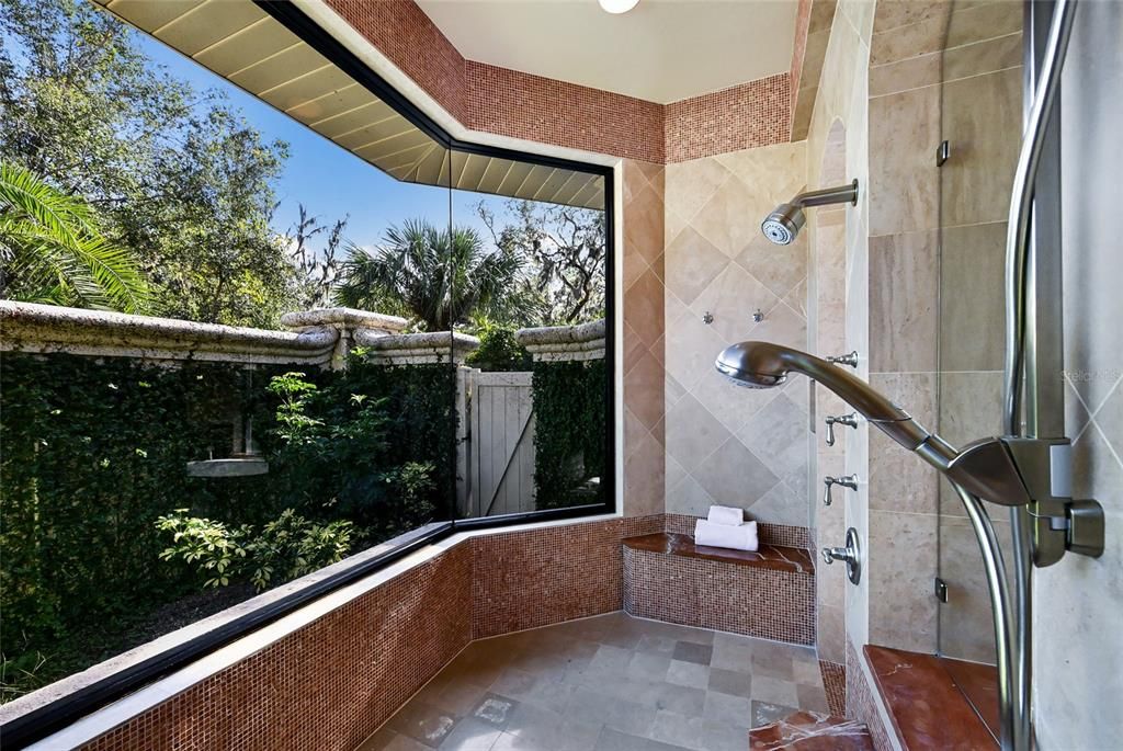 For Sale: $3,350,000 (4 beds, 5 baths, 6376 Square Feet)