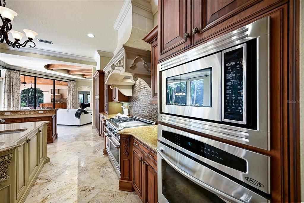 For Sale: $3,350,000 (4 beds, 5 baths, 6376 Square Feet)