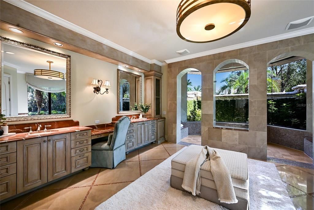 For Sale: $3,350,000 (4 beds, 5 baths, 6376 Square Feet)