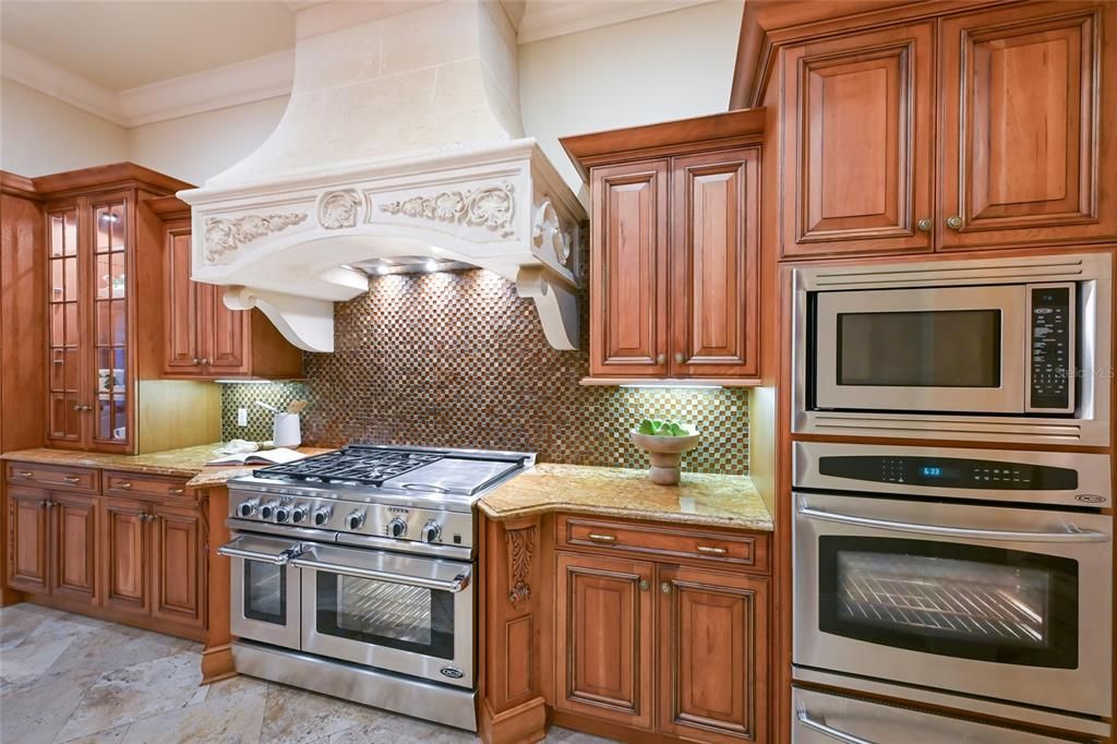 For Sale: $3,350,000 (4 beds, 5 baths, 6376 Square Feet)