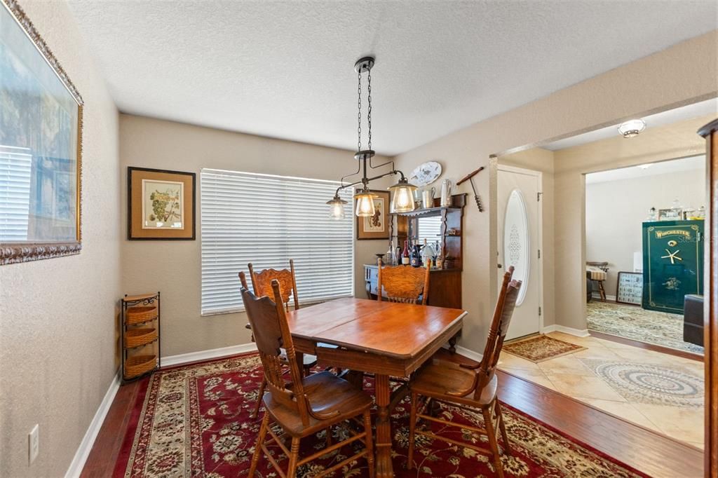 En Venta: $359,000 (4 camas, 2 baños, 2429 Pies cuadrados)