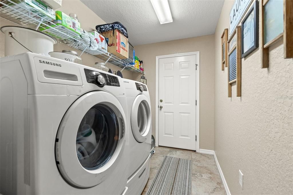 En Venta: $359,000 (4 camas, 2 baños, 2429 Pies cuadrados)