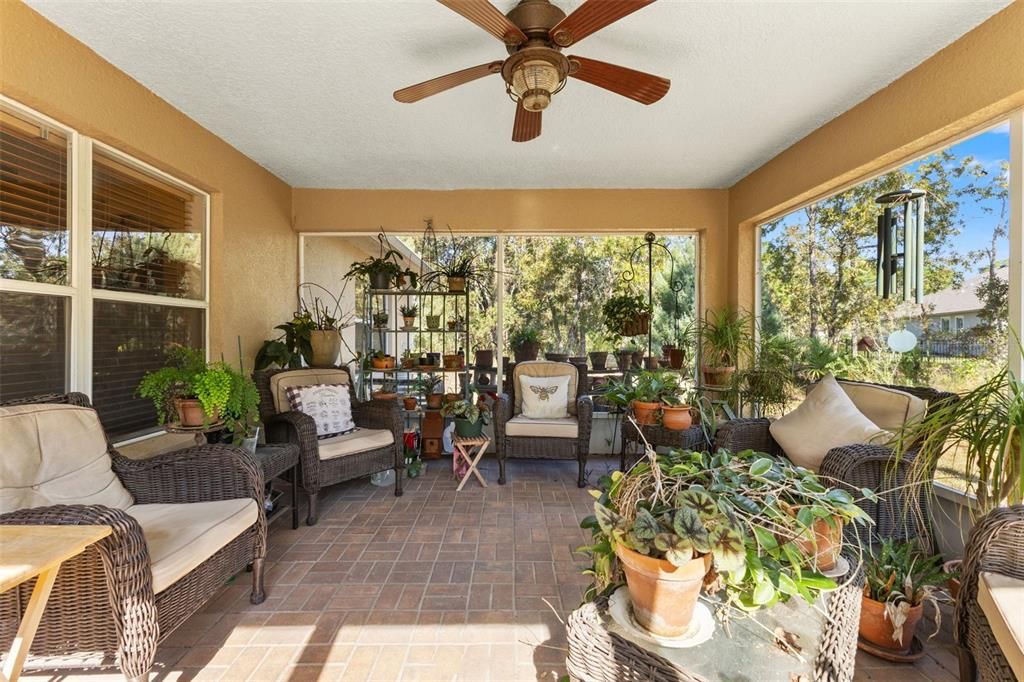 En Venta: $359,000 (4 camas, 2 baños, 2429 Pies cuadrados)