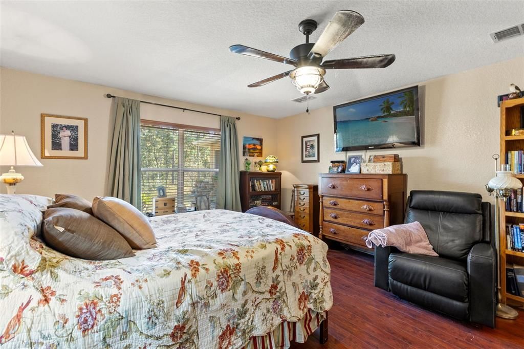 En Venta: $359,000 (4 camas, 2 baños, 2429 Pies cuadrados)