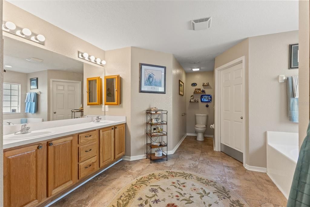 En Venta: $359,000 (4 camas, 2 baños, 2429 Pies cuadrados)