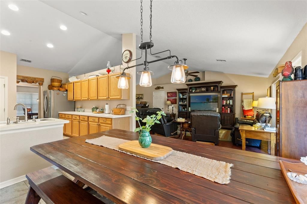 En Venta: $359,000 (4 camas, 2 baños, 2429 Pies cuadrados)