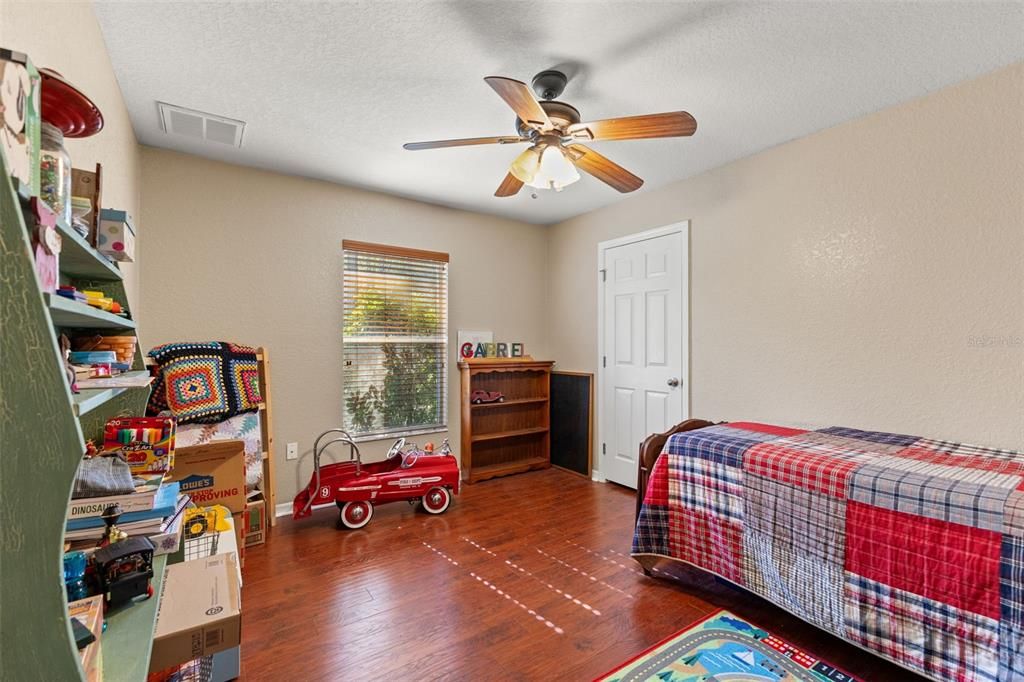 En Venta: $359,000 (4 camas, 2 baños, 2429 Pies cuadrados)