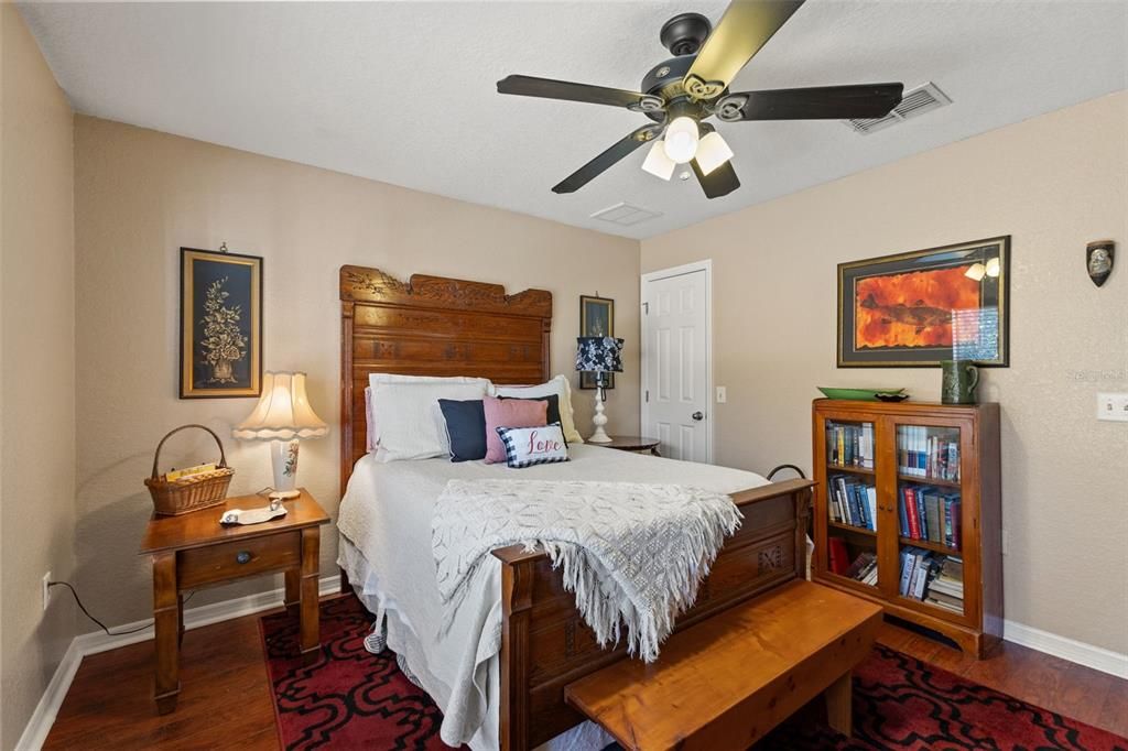 En Venta: $359,000 (4 camas, 2 baños, 2429 Pies cuadrados)