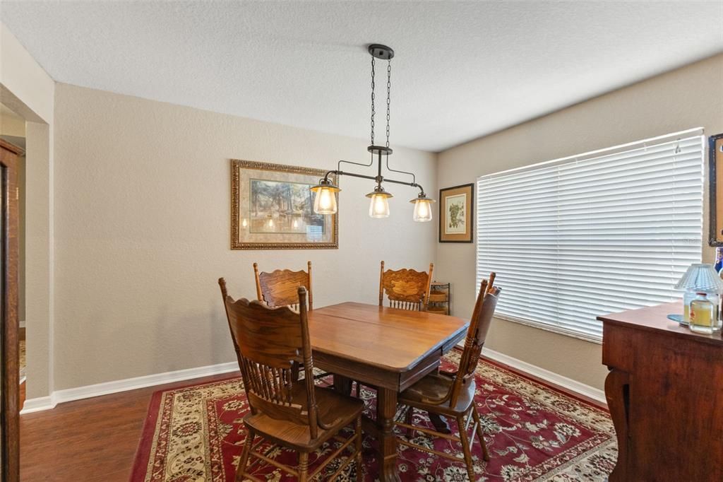 En Venta: $359,000 (4 camas, 2 baños, 2429 Pies cuadrados)