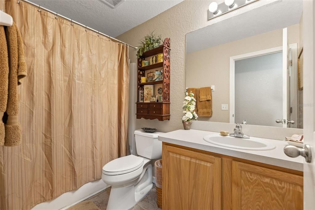 En Venta: $359,000 (4 camas, 2 baños, 2429 Pies cuadrados)