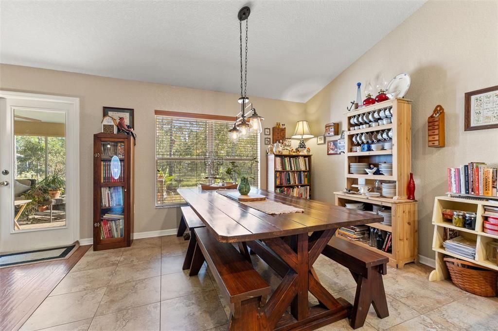 En Venta: $359,000 (4 camas, 2 baños, 2429 Pies cuadrados)