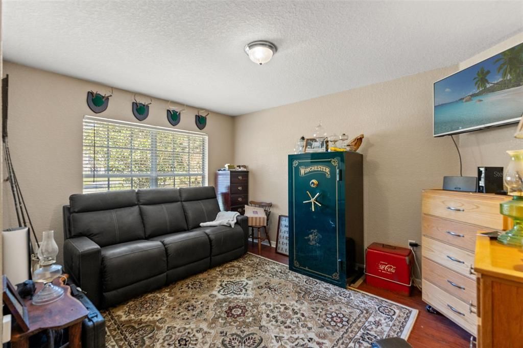 En Venta: $359,000 (4 camas, 2 baños, 2429 Pies cuadrados)