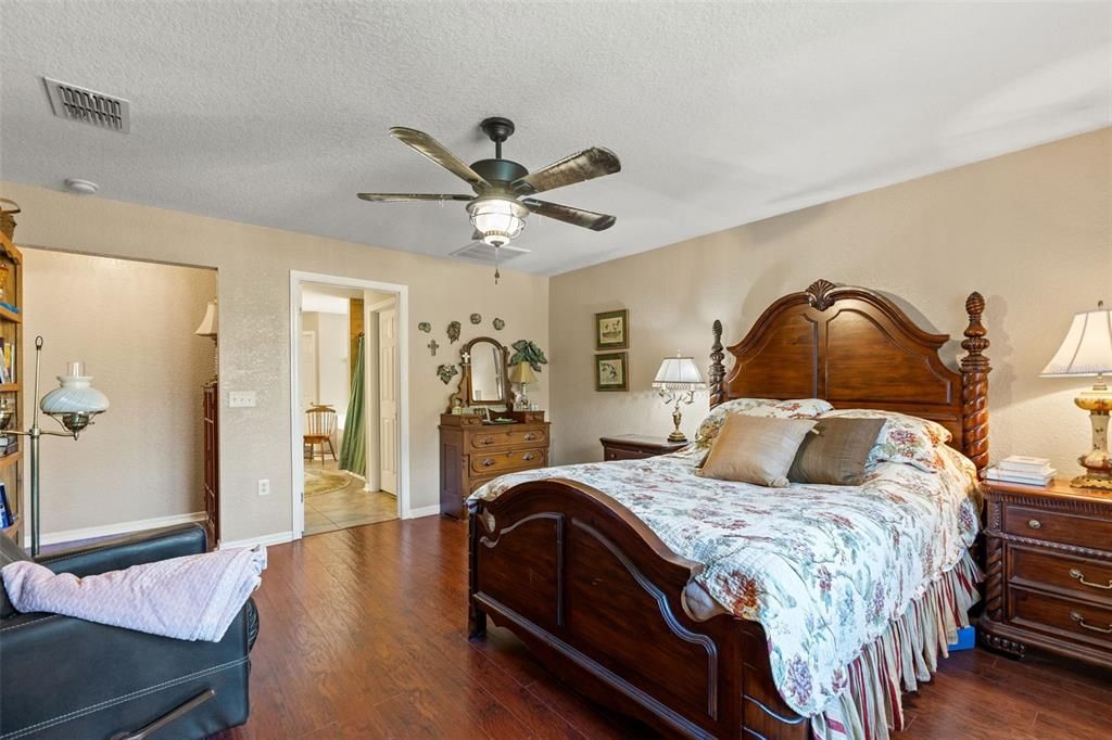 En Venta: $359,000 (4 camas, 2 baños, 2429 Pies cuadrados)