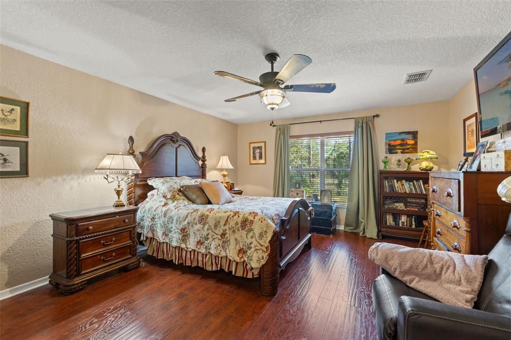 En Venta: $359,000 (4 camas, 2 baños, 2429 Pies cuadrados)