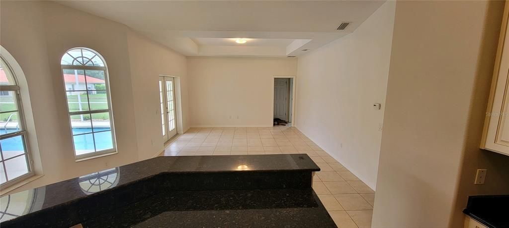 出租: $2,400 (4 贝兹, 3 浴室, 2050 平方英尺)