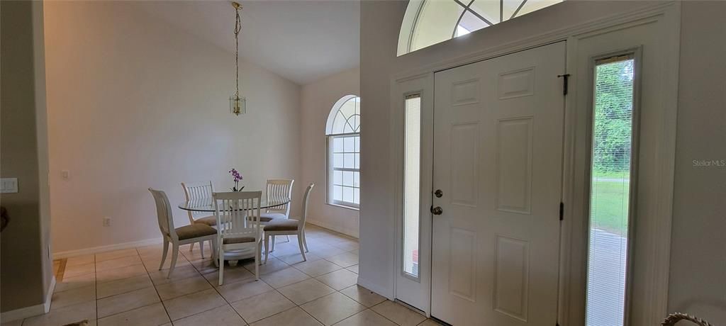 出租: $2,400 (4 贝兹, 3 浴室, 2050 平方英尺)