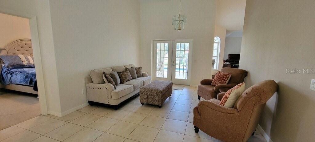 出租: $2,400 (4 贝兹, 3 浴室, 2050 平方英尺)