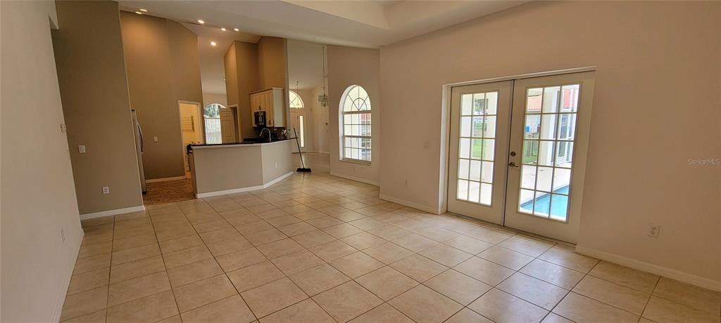 出租: $2,400 (4 贝兹, 3 浴室, 2050 平方英尺)