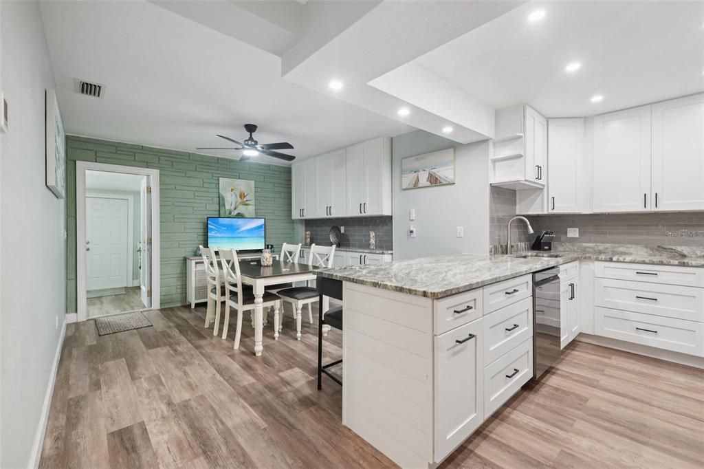 For Rent: $2,400 (2 beds, 2 baths, 1644 Square Feet)