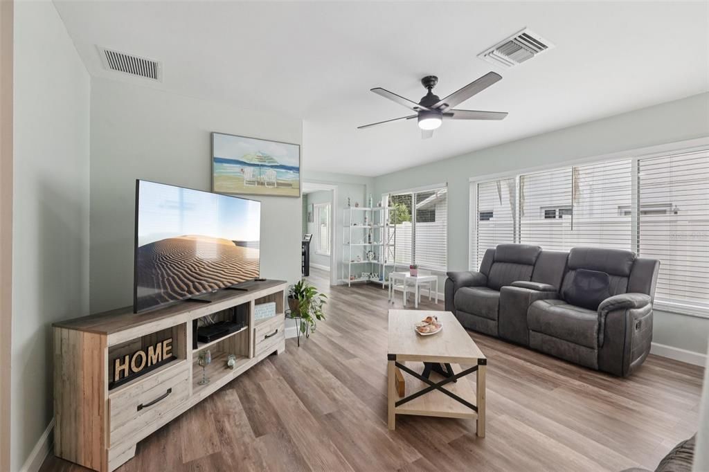 For Rent: $2,400 (2 beds, 2 baths, 1644 Square Feet)