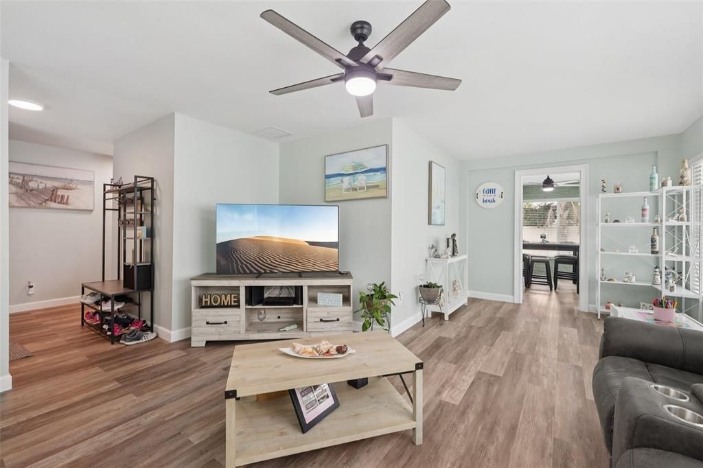 For Rent: $2,400 (2 beds, 2 baths, 1644 Square Feet)