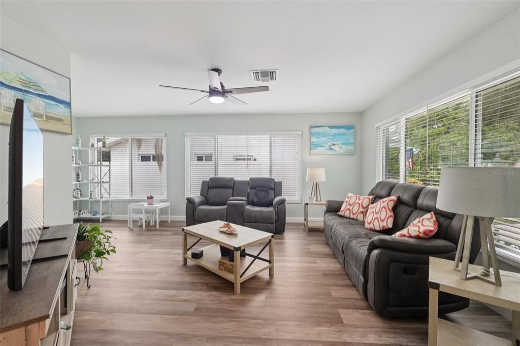 For Rent: $2,400 (2 beds, 2 baths, 1644 Square Feet)