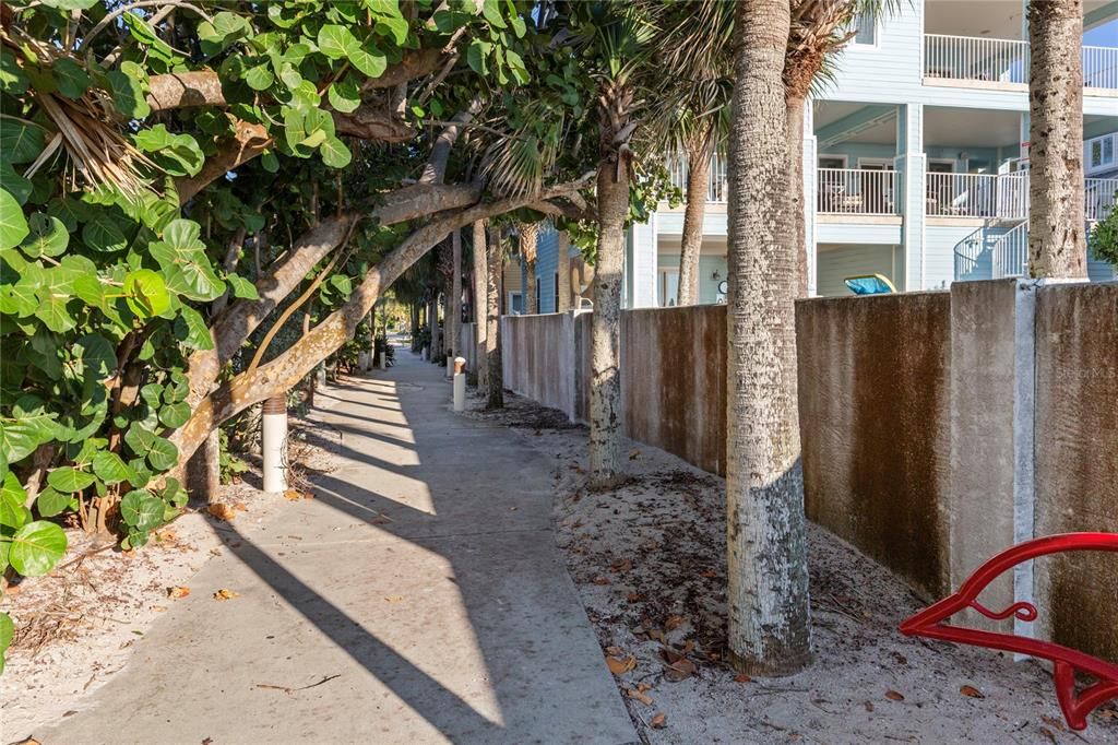 待售: $650,000 (0.31 acres)