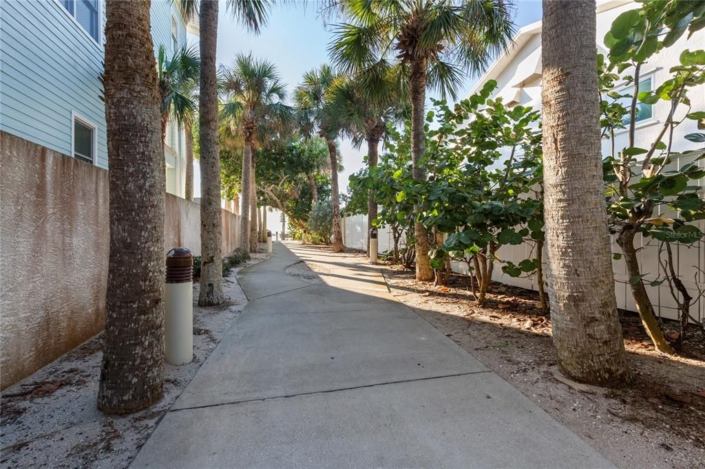 待售: $650,000 (0.31 acres)