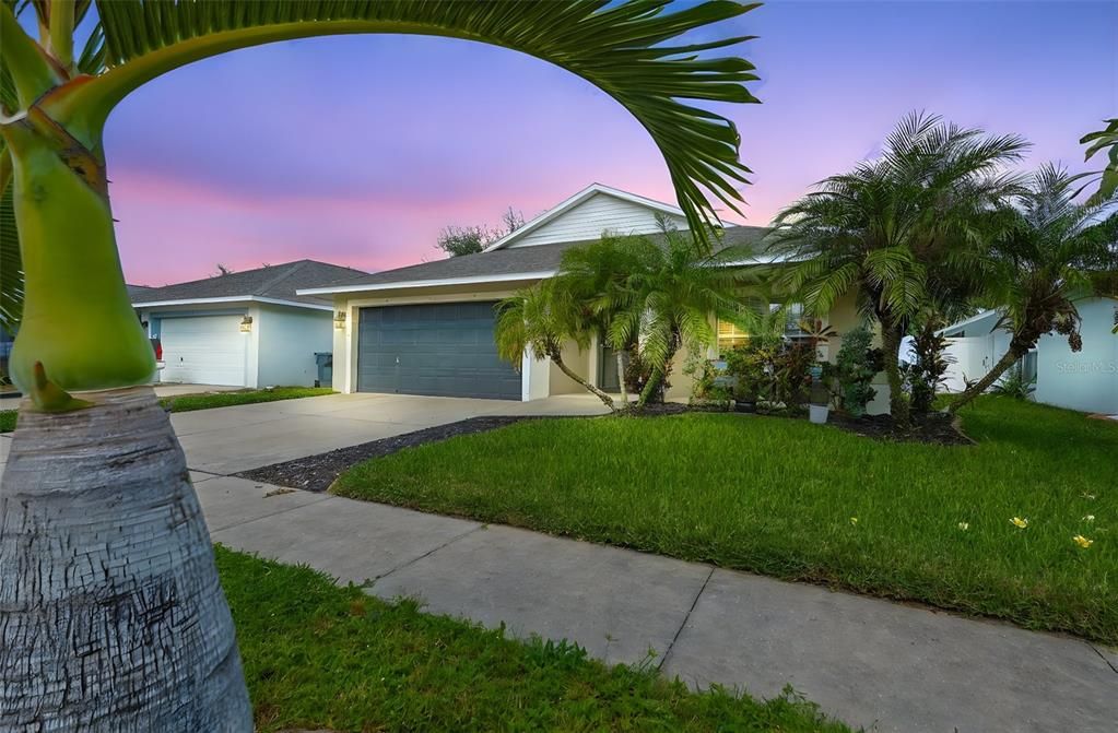 For Sale: $319,000 (3 beds, 2 baths, 1444 Square Feet)