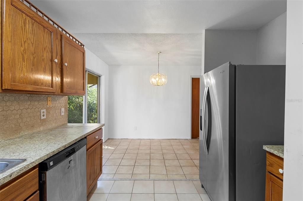 合同活跃: $285,000 (3 贝兹, 2 浴室, 1050 平方英尺)