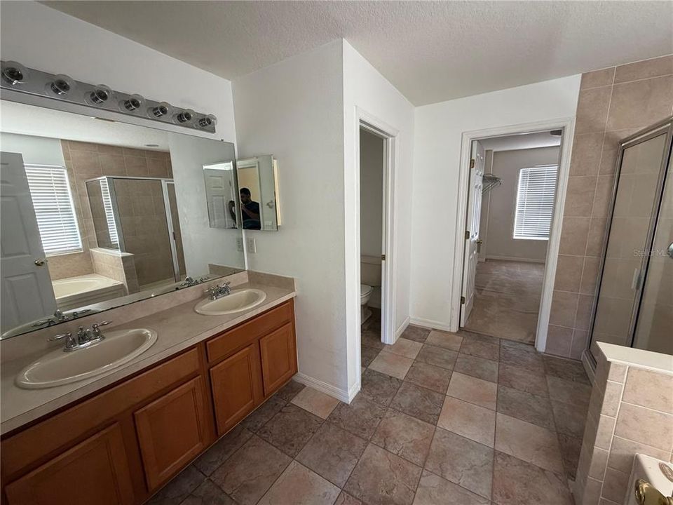 For Rent: $2,600 (5 beds, 3 baths, 2693 Square Feet)