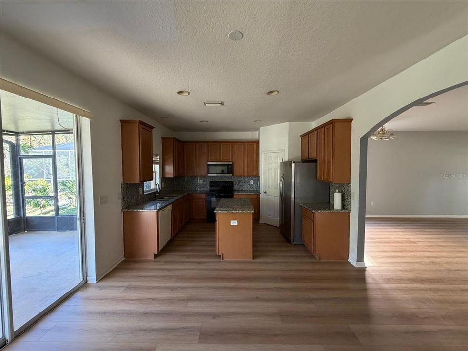 For Rent: $2,600 (5 beds, 3 baths, 2693 Square Feet)