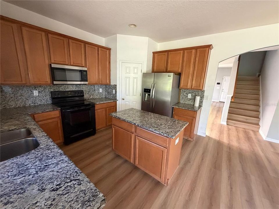 For Rent: $2,600 (5 beds, 3 baths, 2693 Square Feet)