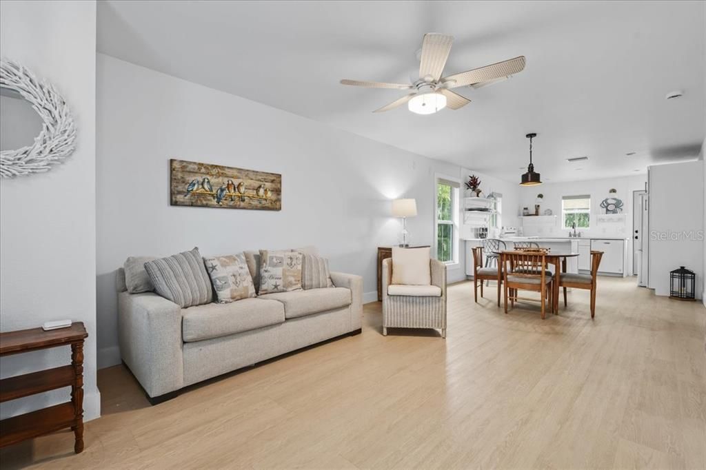 В аренду: $3,000 (2 спален, 2 ванн, 900 Квадратных фут)