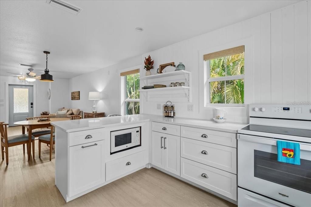 В аренду: $3,000 (2 спален, 2 ванн, 900 Квадратных фут)